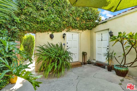 Photo of 811 N Citrus Avenue, Los Angeles, CA 90038 (MLS # 26654465)