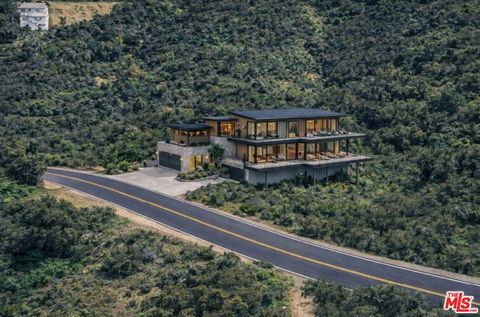 Photo of 55607 Greenwich, Glendale, CA 91206 (MLS # 26665473)