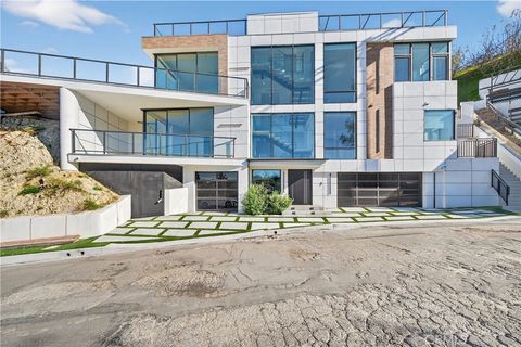 Photo of 4016 Oakfield dr, Sherman Oaks, CA 91423 (MLS # GD26008129)