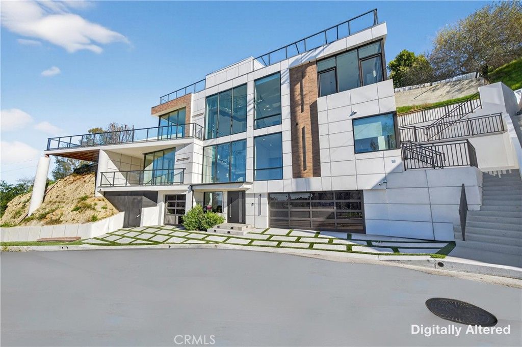 Photo of 4016 Oakfield dr, Sherman Oaks, CA 91423 (MLS # GD26008129)