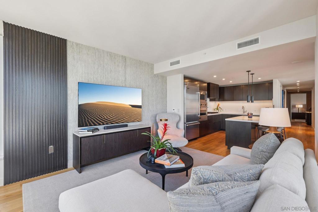 1325 Pacific Highway 2804