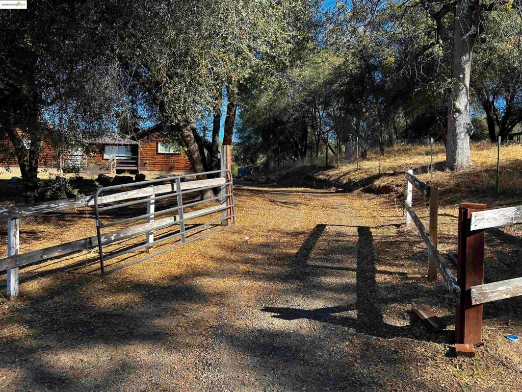 Photo of 3004 Dusty Rose Ln Ln, Mariposa, CA 95338 (MLS # 41114720)