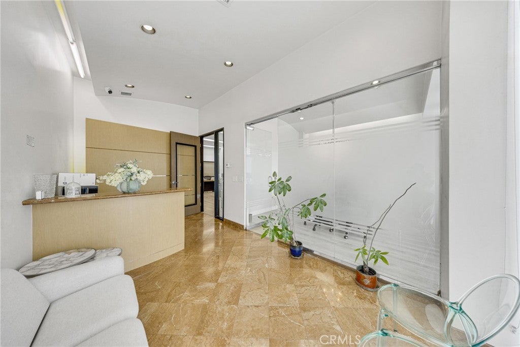 223 E Valley
