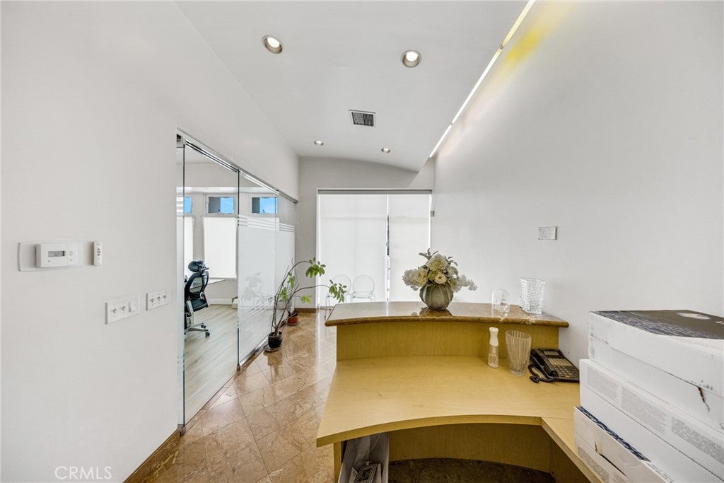 223 E Valley