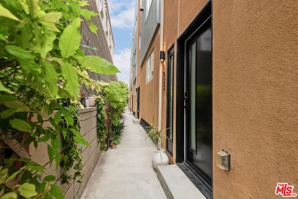 1933 W Kingston Place, Los Angeles CA 90026