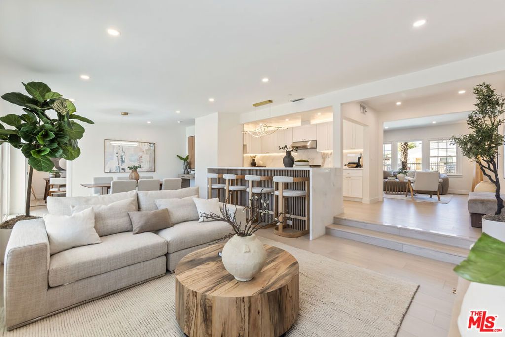 Photo of 11344 Delano Street, North Hollywood, CA 91606 (MLS # 25629891)