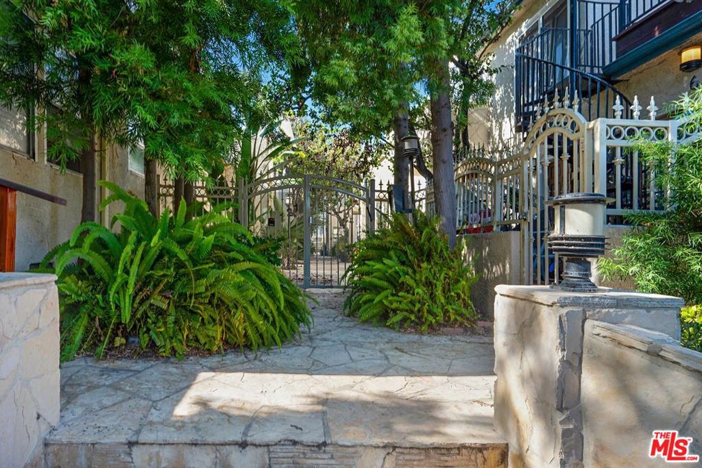 121 Strand Street 13