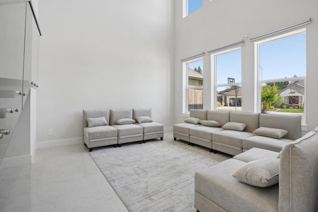 2362 Interlaken Court