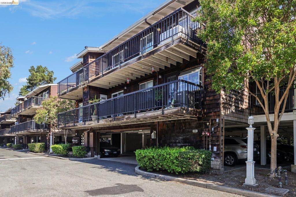 1969 Bonifacio St 6