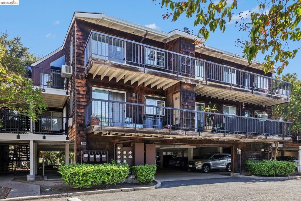 1969 Bonifacio St 6