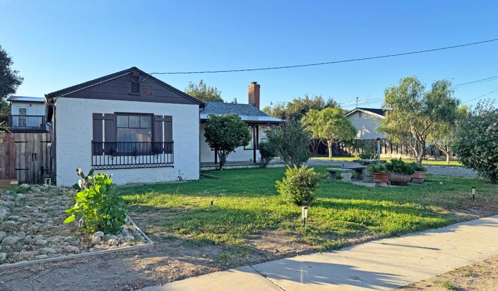 325 Oak Avenue