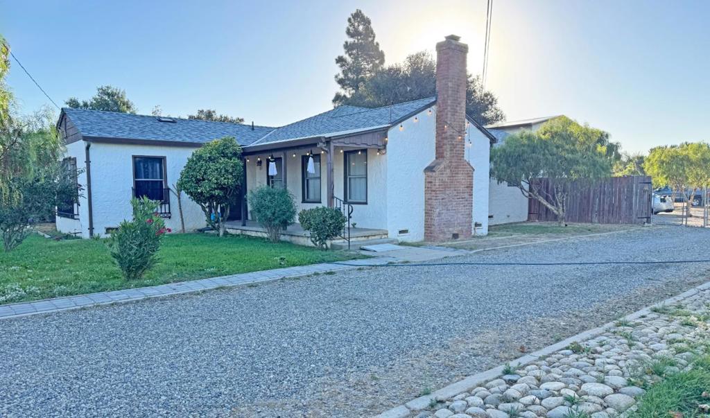325 Oak Avenue