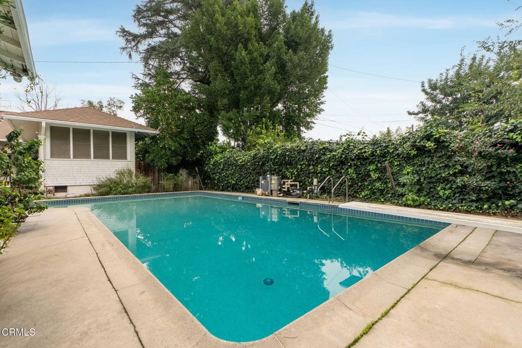 1825 S El Molino Avenue