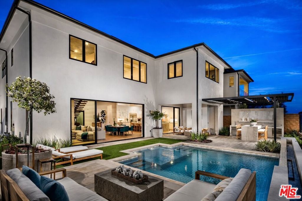 Photo of 20400 W Marlow Lane, Porter Ranch, CA 91326 (MLS # 26662589)