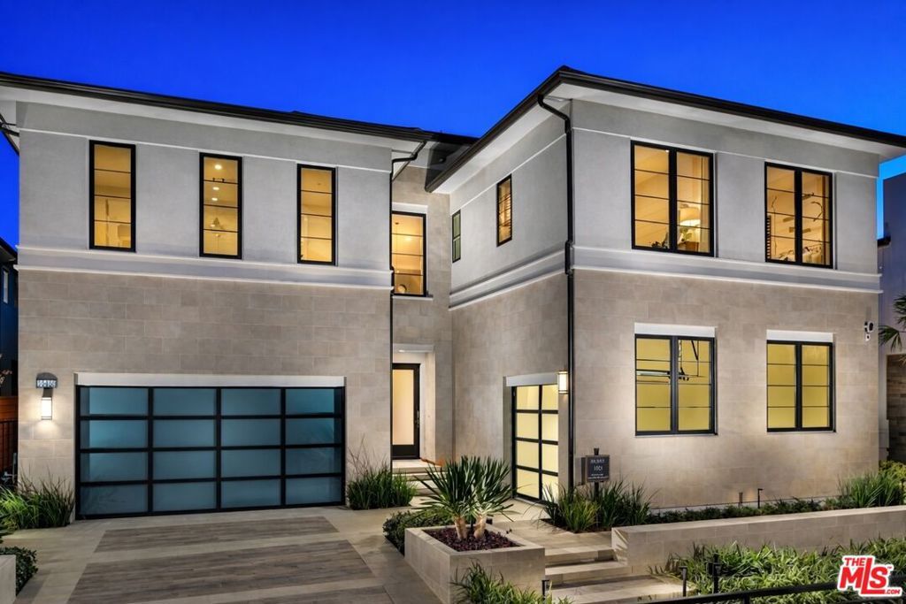 Photo of 20400 W Marlow Lane, Porter Ranch, CA 91326 (MLS # 26662589)