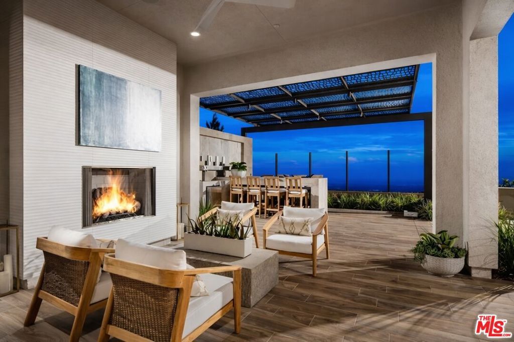 Photo of 20400 W Marlow Lane, Porter Ranch, CA 91326 (MLS # 26662589)