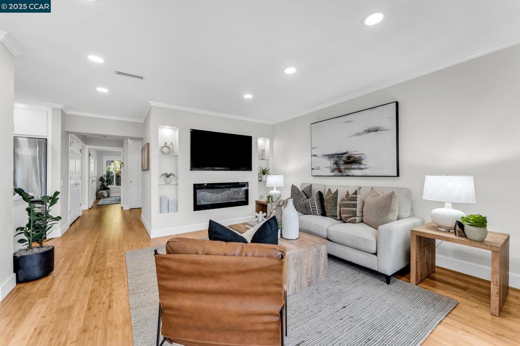 ROSSMOOR - Residential