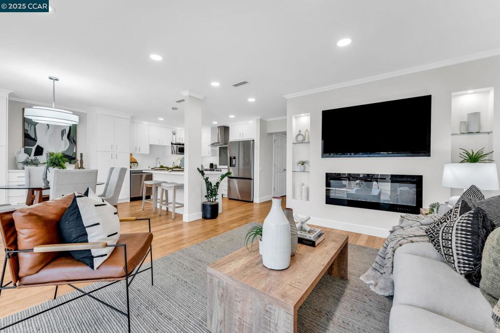 ROSSMOOR - Residential