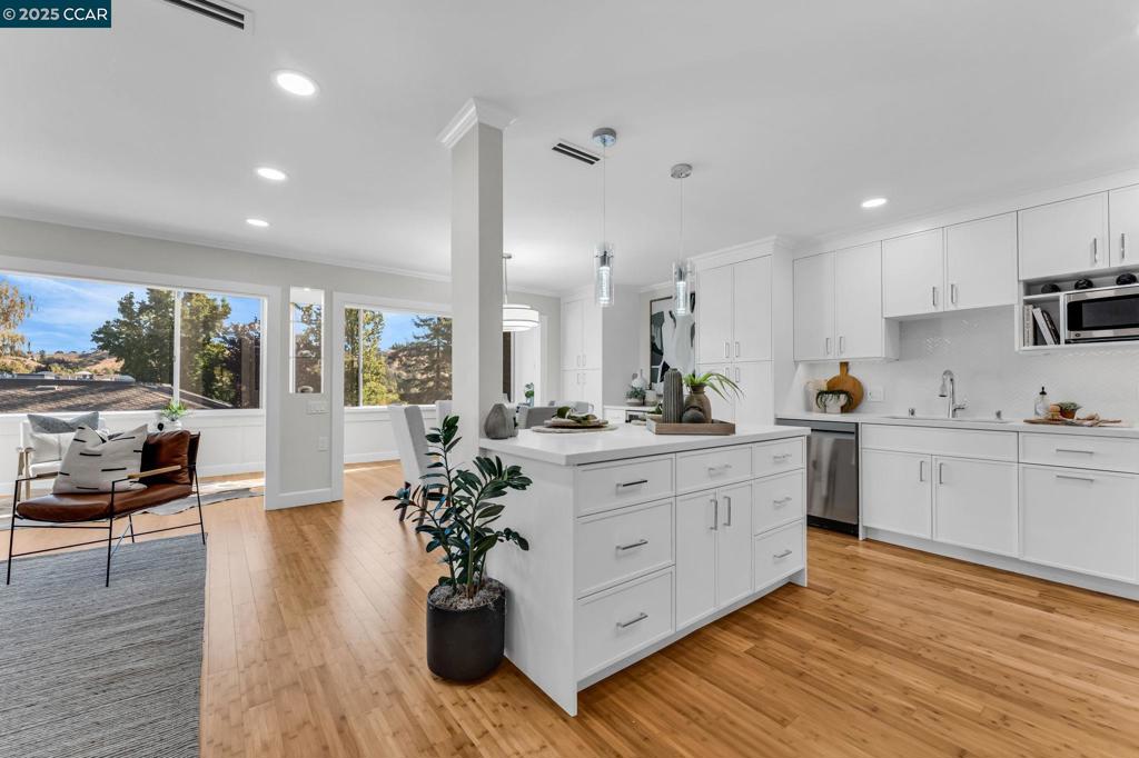 ROSSMOOR - Residential
