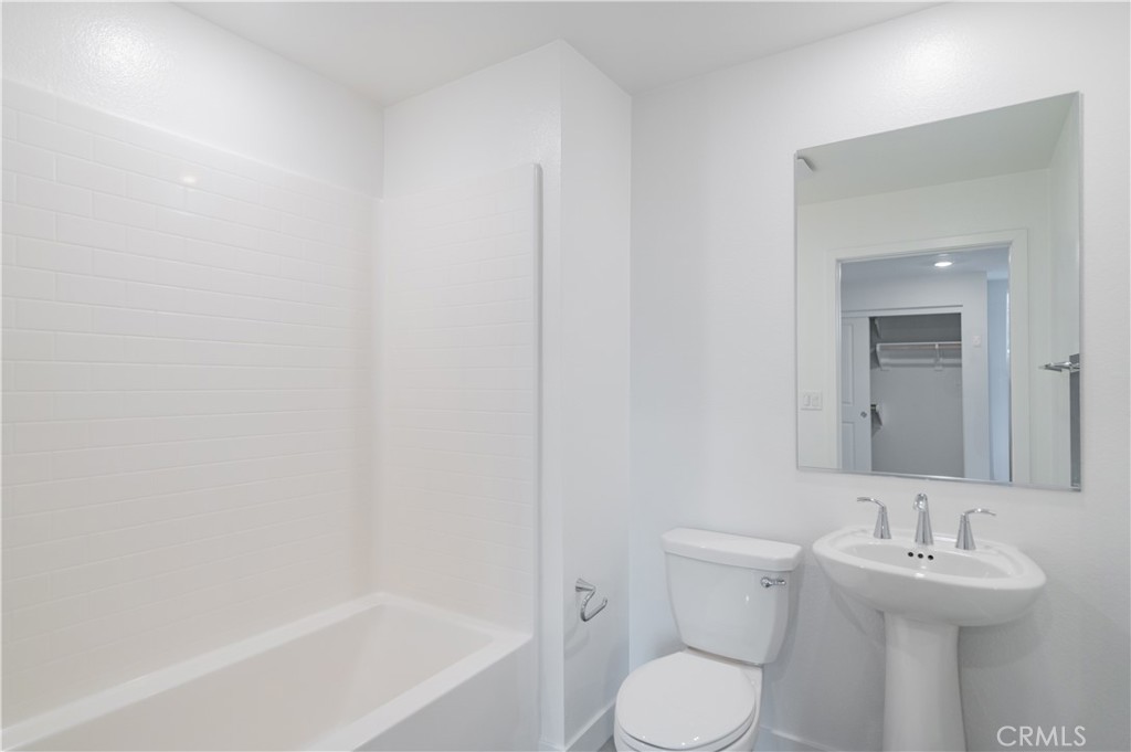 1074 N Anaheim Blvd 2