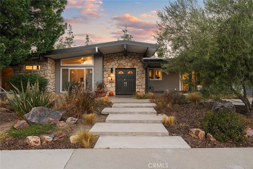 Photo of 4835 Almidor Avenue, Woodland Hills, CA 91364 (MLS # SR25135434)
