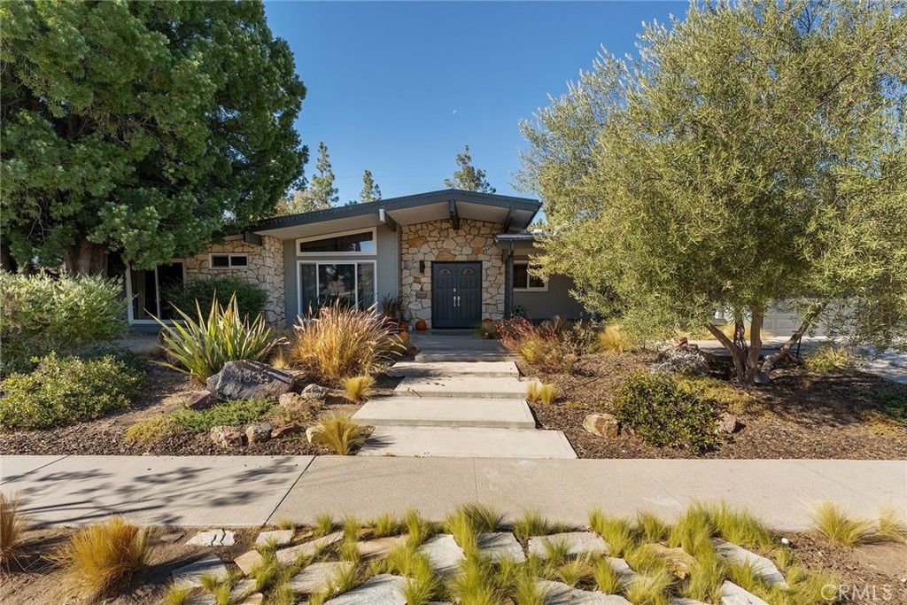 Photo of 4835 Almidor Avenue, Woodland Hills, CA 91364 (MLS # SR25135434)