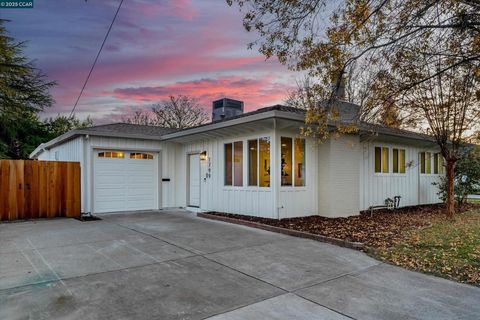 Photo of 1799 Sierra Ave Ave, Napa, CA 94558 (MLS # 41119019)