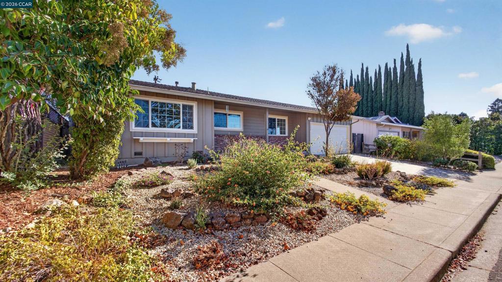 2290 La Mar Drive