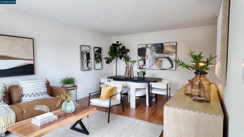 2290 La Mar Drive