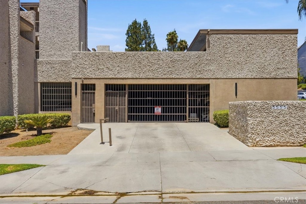 5555 Canyon Crest F2