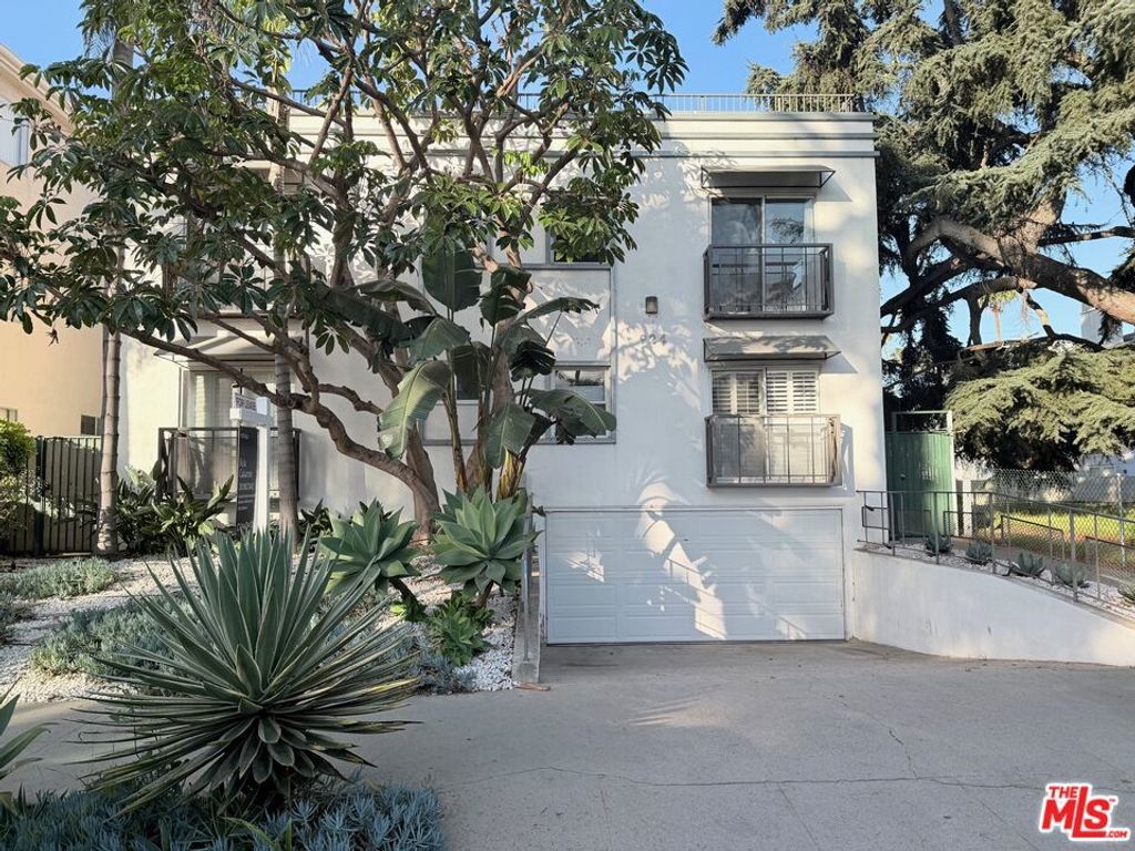 Photo of 924 5th Street #10, Santa Monica, CA 90403 (MLS # 26819297)
