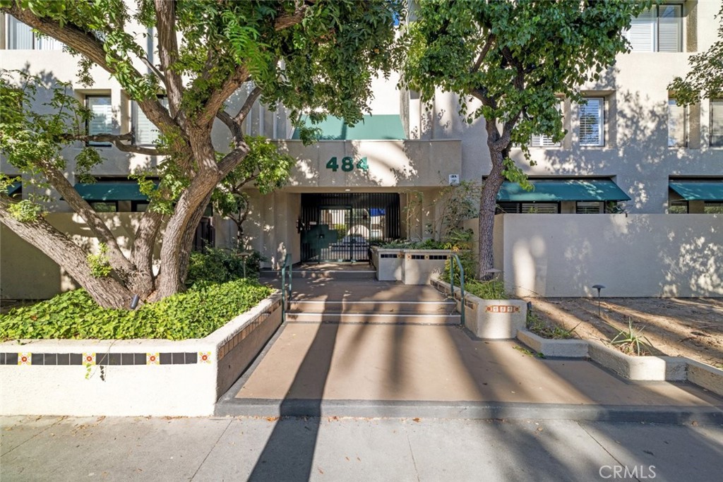Wonderful townhouse style unit located in the heart of Pasadena! Spacious two-level home featuring 3-bedrooms, 2.5-bathrooms and 1,698 SqFt of living space. Ideally situated on the first-floor corner lot this property offers complete privacy and convenience. A thoughtfully designed layout with a large inviting living room and cozy dining room with built in shelves. Additional area can be used as a den or family room which opens up to a large private patio, perfect for outdoor relaxation and entertaining. All bedrooms upstairs offer comfort and functionality. Primary bedroom with ensuite bath, walk-in closet and balcony with views! The two additional bedrooms feature built-in bookcases, adding charm and convenience. The main level boasts bamboo hardwood flooring, and the upper level includes brand-new carpet throughout. The entire unit has been converted to all-electric though gas connections remain available for future flexibility. Additional highlights include two side-by-side parking spaces located conveniently next to the elevator and storage. This home is just minutes from the Gold Line, South Lake District, Playhouse District, Paseo Colorado, and Old Pasadena. Enjoy easy access to restaurants, shops, and local favorites like Trader Joe's, Lucky Boy, Whole Foods, and Houston's. This rare corner unit offers location, lifestyle, and convenience in one of Pasadena's most vibrant communities.