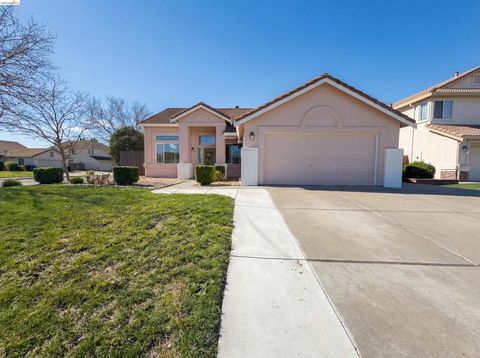 Photo of 300 Perkins Ct, Suisun City, CA 94585 (MLS # 41127170)
