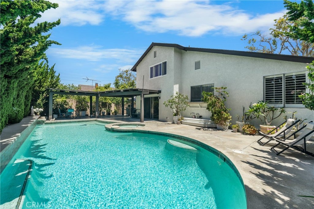 16623 Windward