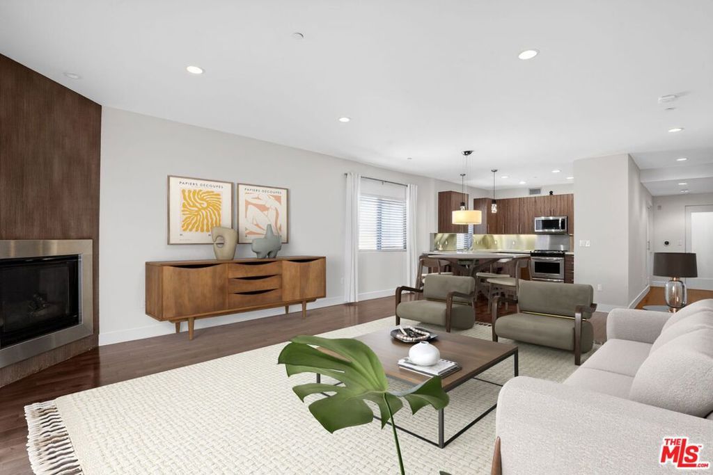 Photo of 11023 Fruitland Drive #401, Studio City, CA 91604 (MLS # 26659475)