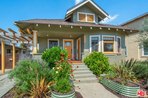 Photo of 2347 W 29th Place, Los Angeles, CA 90018 (MLS # 25592467)