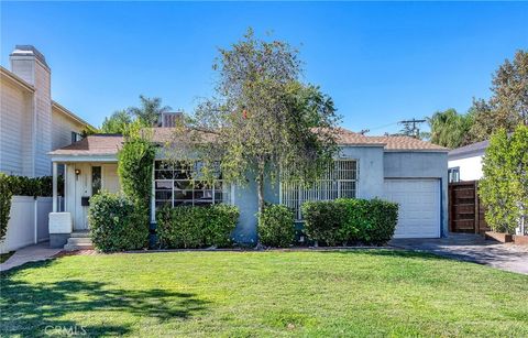 Photo of 5257 Bellaire Avenue, Valley Village, CA 91607 (MLS # SR25249358) Photo of 5257 Bellaire Avenue, Valley Village, CA 91607 (MLS # SR25249358)