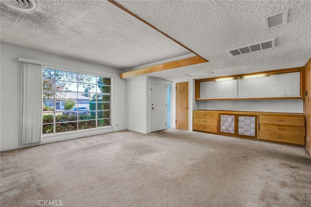 Photo of 5257 Bellaire Avenue, Valley Village, CA 91607 (MLS # SR25249358)