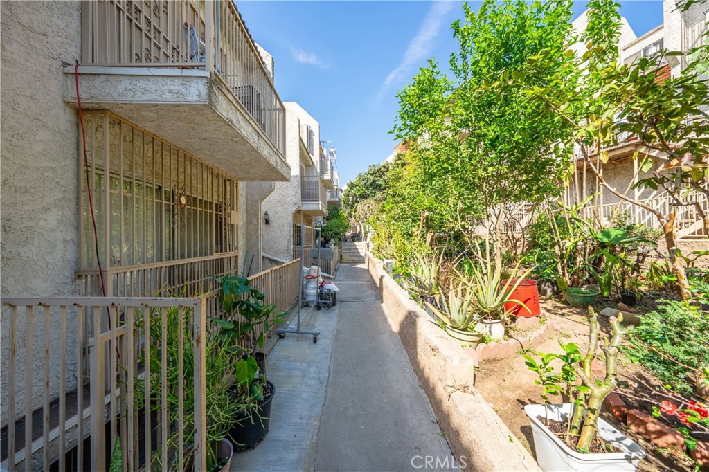 911 New Depot Street 9-10