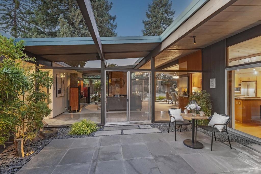 Properties 2 19269 De Havilland Drive