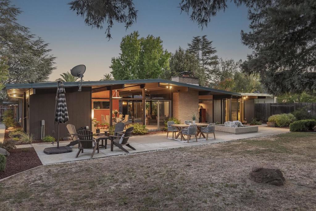 Properties 1 19269 De Havilland Drive