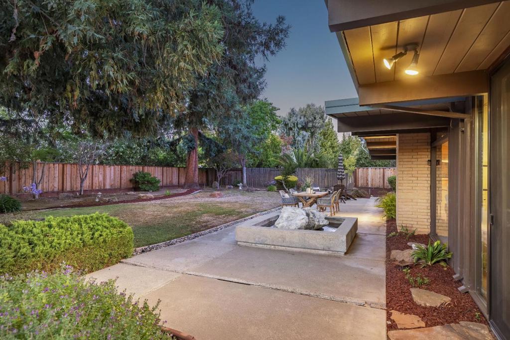 Properties 3 19269 De Havilland Drive