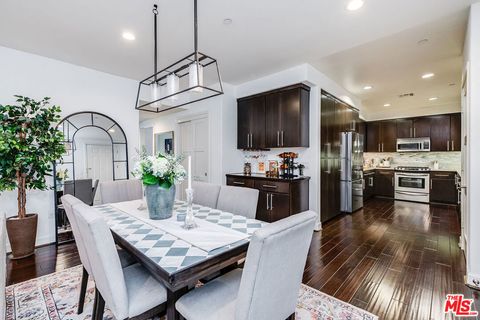 10878 Bloomfield Street 211 Toluca Lake CA 91602