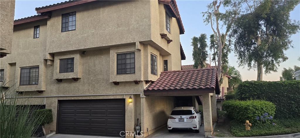 Great location 4 bed 2.5 bath townhome in N La Habra, Shows xlint. 2 Car attached garage, Quiet complex, Lots of very nice features, Available now!...Easy to see. Great location N. of Whittier Blvd. EZ access to schools,freeways, shopping. parks and a lot more, Lots of upgrades on the inside including new paint, ceiling fans, garnite counters, flooring and a lot more, You have to see this one, and available now! Get in now to start the new school year off right.