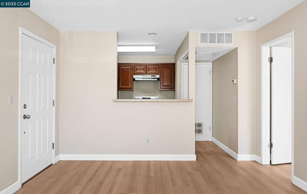 listing image 130729618005915239181