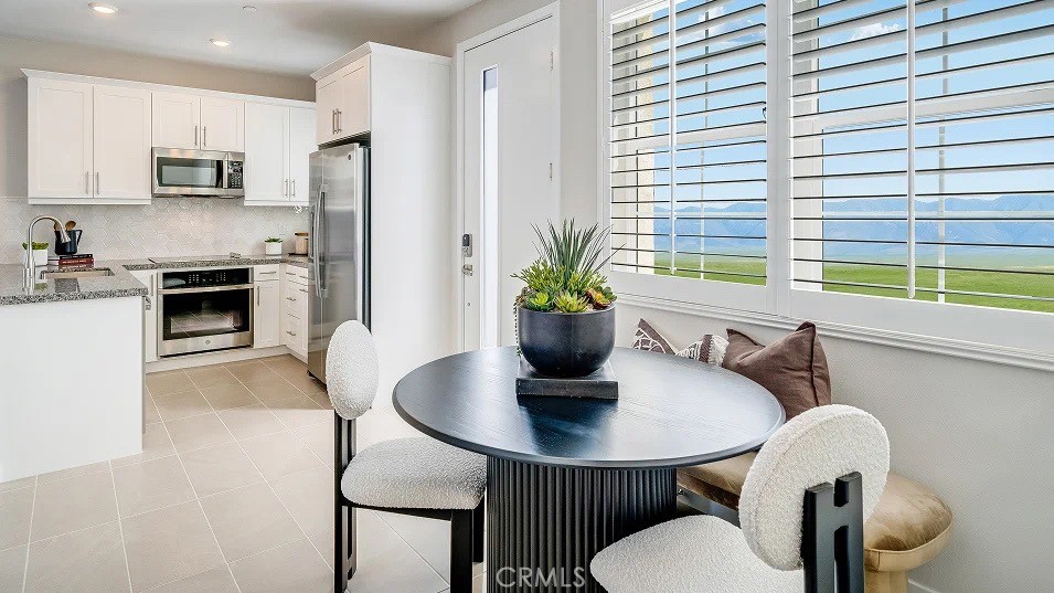 2528 E Lincoln Paseo
