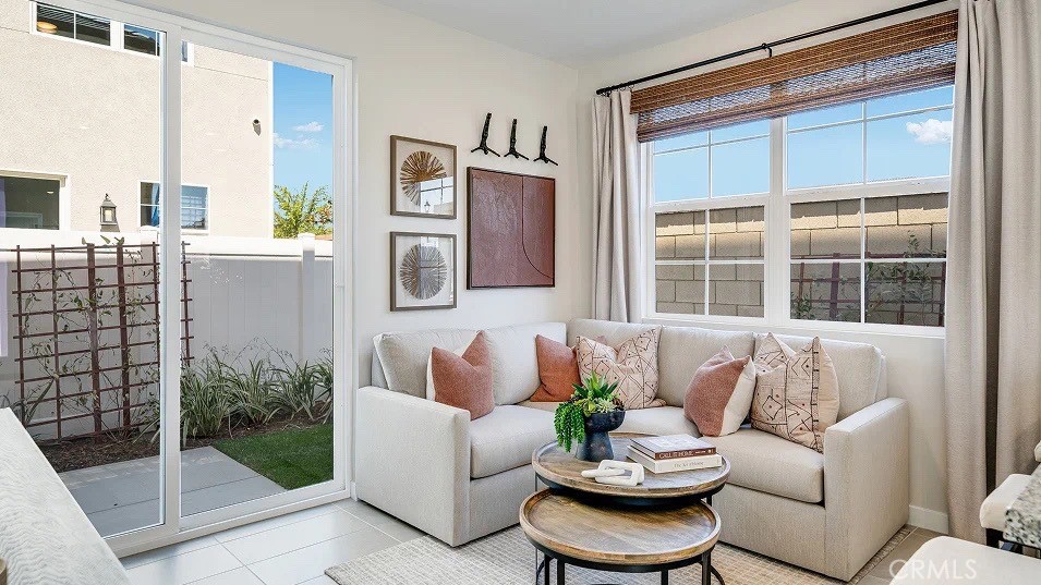 2528 E Lincoln Paseo