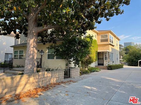 Photo of 10634 Whipple Street, Toluca Lake, CA 91602 (MLS # 25626095)