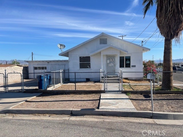 Just steps from the historic El Garces Train Depot, this 4-bedroom, 1-bath home at 100 Aliso St offers a unique chance to build or invest in the heart of Needles. Surrounded by desert beauty and easy access to I-40, it’s close to the Colorado River and downtown shops. Recent nearby listings show growing interest in the area, with the city welcoming thoughtful development. A great spot for those looking to be part of the town’s next chapter.