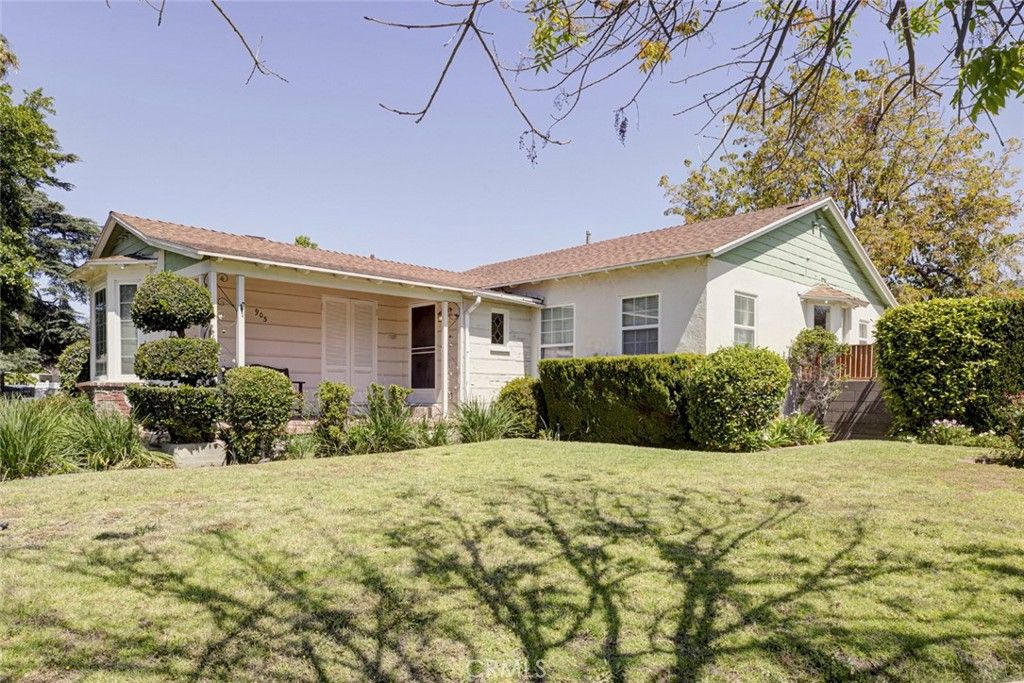 Photo of 905 Alma Street, Glendale, CA 91202 (MLS # GD26083578)